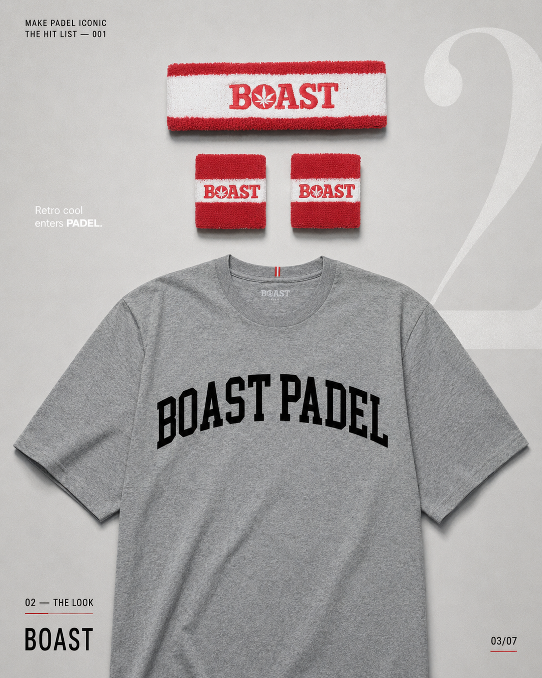Bandeau, poignets rouges et blancs et t-shirt gris BOAST PADEL présentés comme une page de magazine