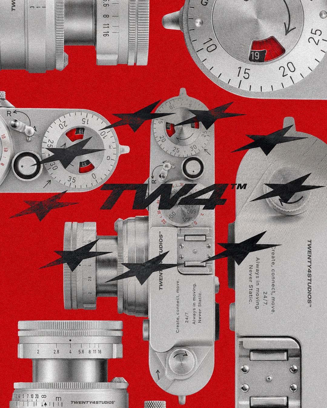 Composition graphique rouge et argent de l’identité visuelle Twenty4 Studios autour de caméras