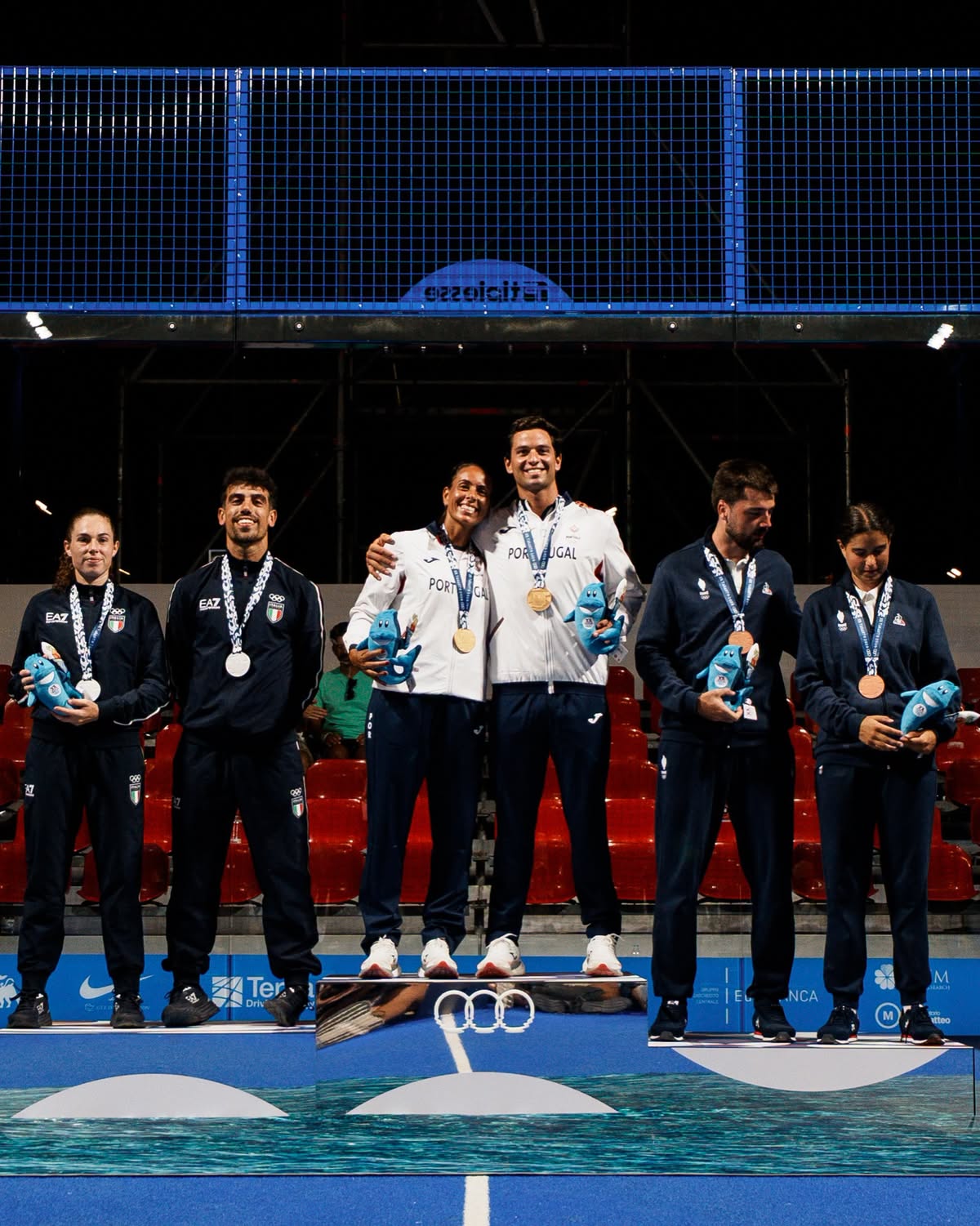 Podium du double mixte de padel aux Jeux méditerranéens de Tarente 2026 avec le Portugal en or, l’Italie en argent et la France en bronze